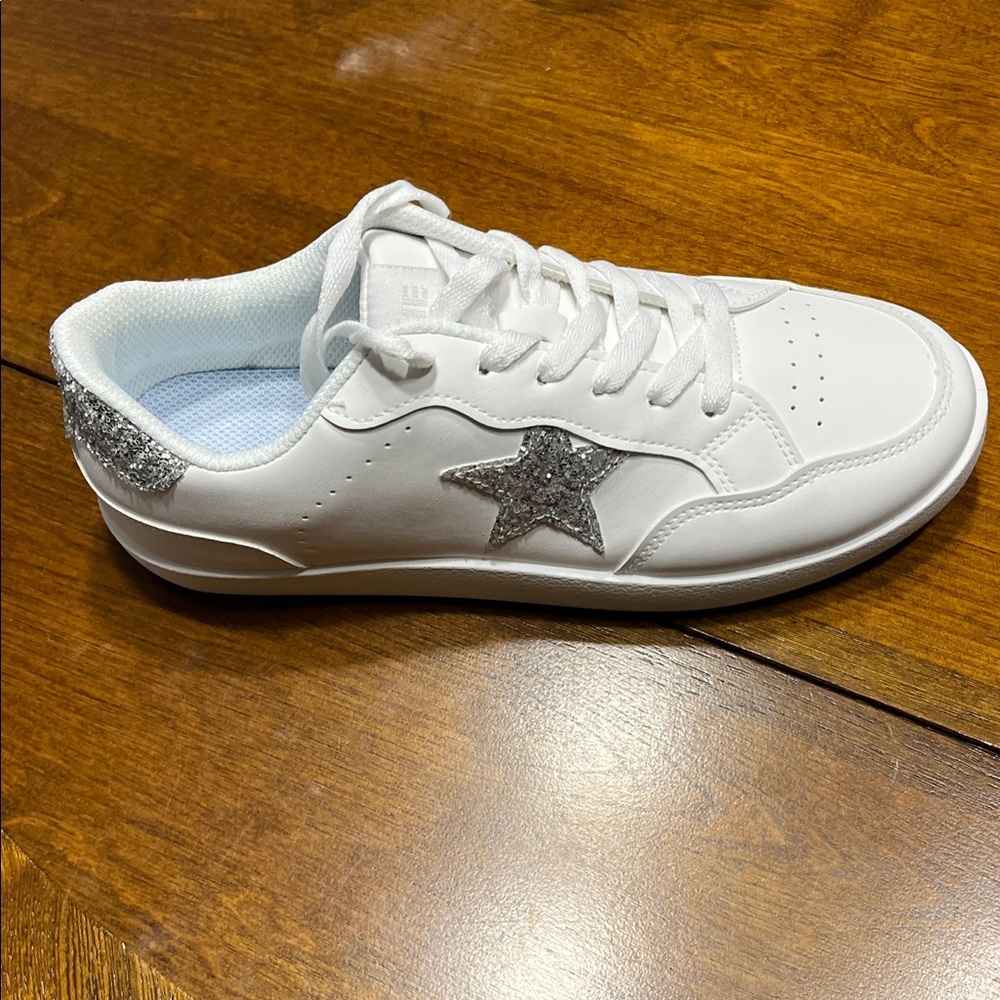 White Athletic Sneakers with Silver Glitter Star